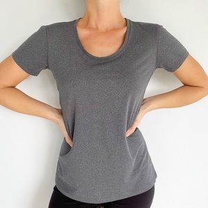 Columbia Omni-Wick gray stretch scoop neck activewear tee size small